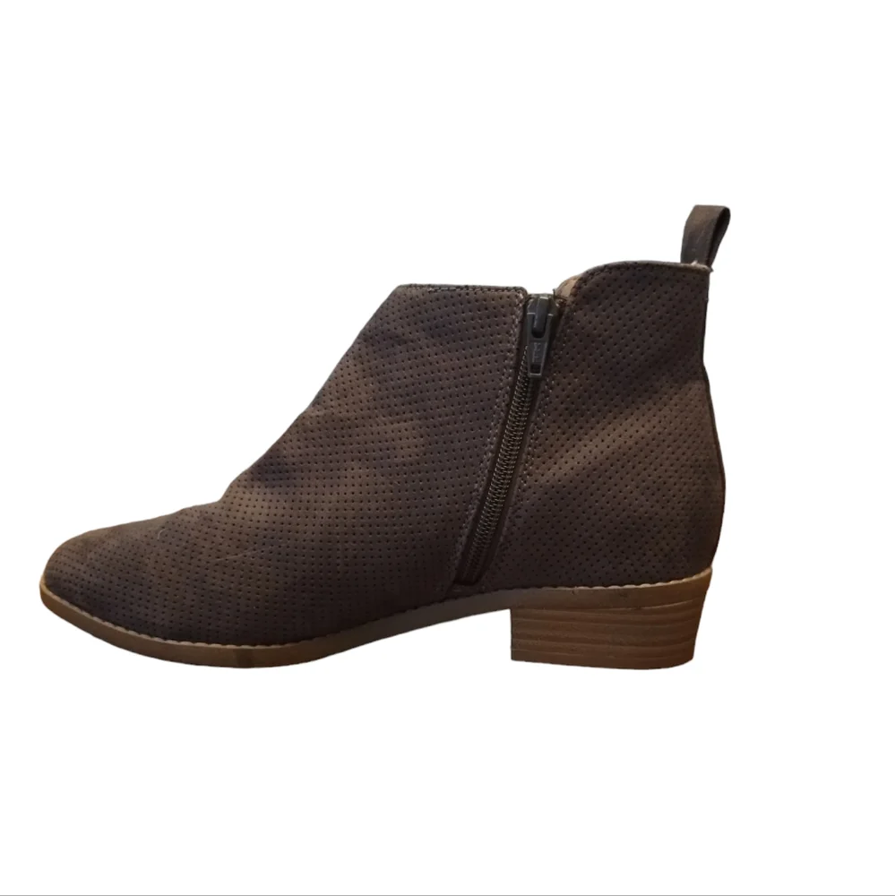 Boots Universal Thread Marlis Memory Foam Ankle Zip Taupe Bootie